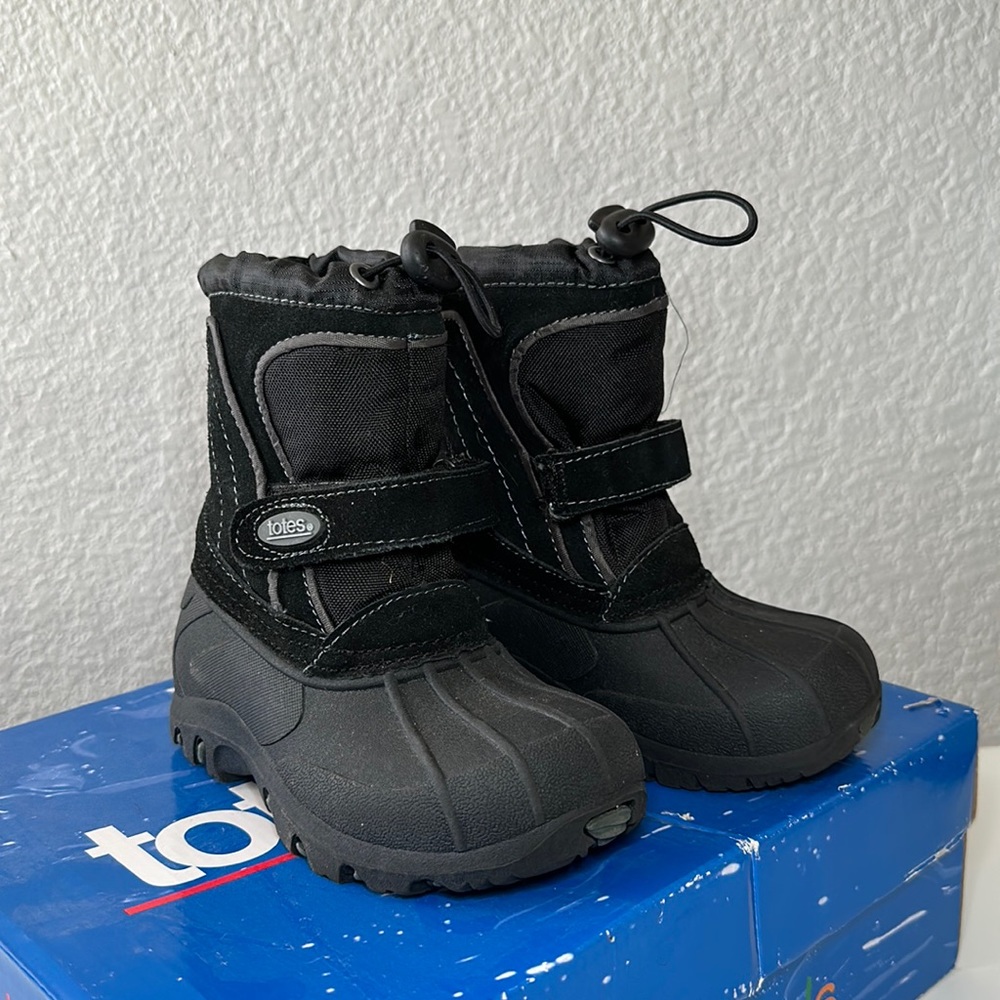 Kids • Totes, winter snow boots